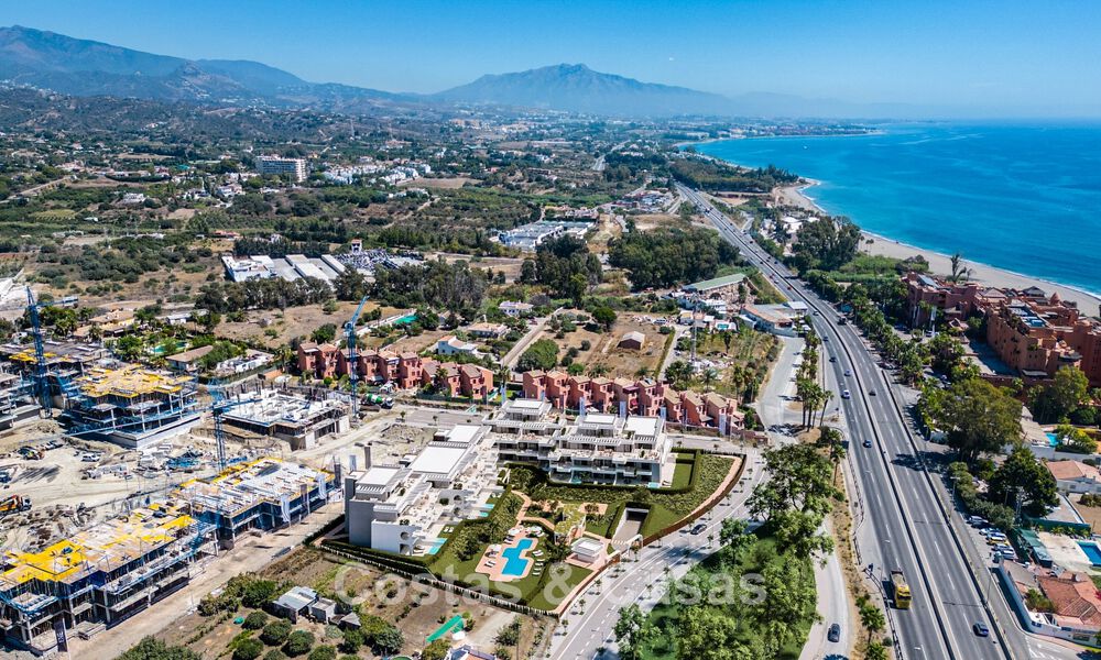 Apartamentos de obra nueva en venta, a poca distancia de la playa en la Nueva Milla de Oro entre Marbella y Estepona 779807