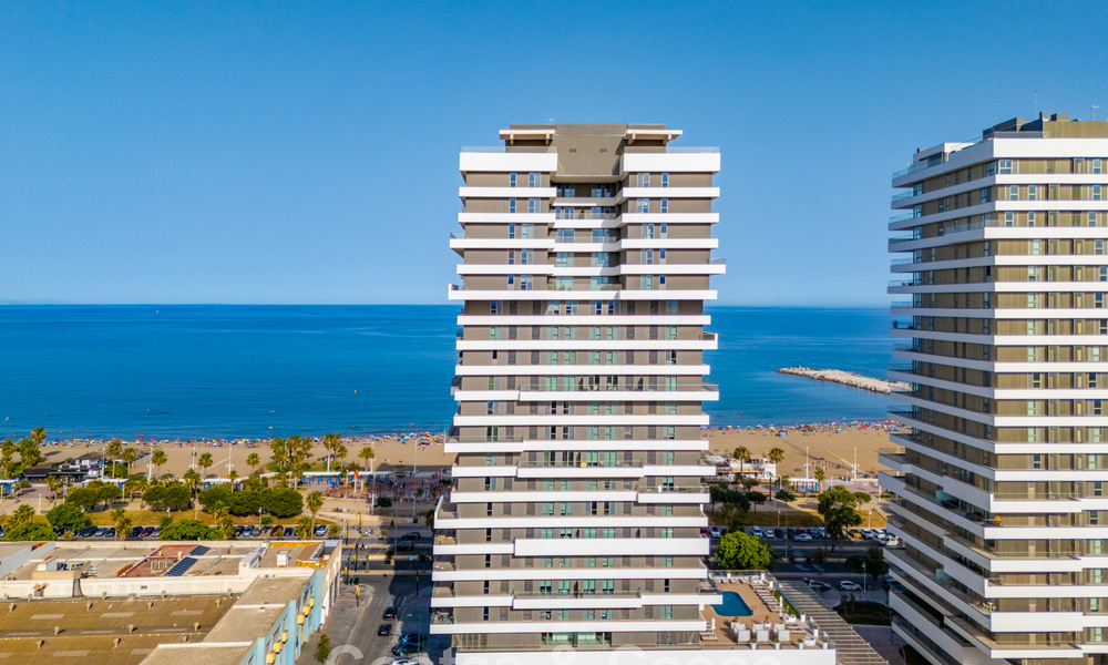 Exclusivo y moderno apartamento con vistas panorámicas al mar en venta, situado directamente en el paseo marítimo del centro de Málaga 779881