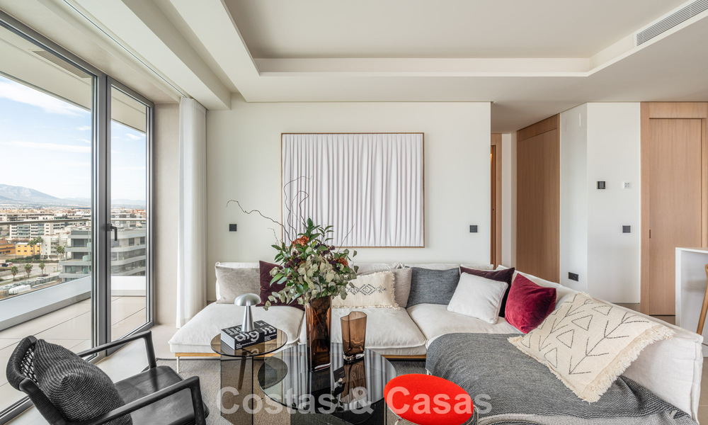 Exclusivo y moderno apartamento con vistas panorámicas al mar en venta, situado directamente en el paseo marítimo del centro de Málaga 779893