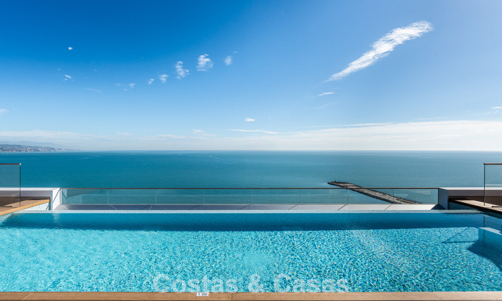 Exclusivo y moderno apartamento con vistas panorámicas al mar en venta, situado directamente en el paseo marítimo del centro de Málaga 779903