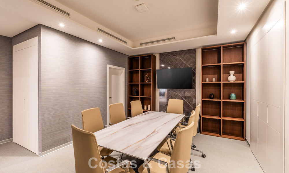 Exclusivo y moderno apartamento con vistas panorámicas al mar en venta, situado directamente en el paseo marítimo del centro de Málaga 779909