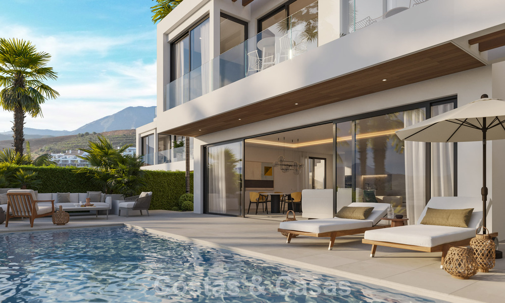 Nuevo proyecto. 17 sofisticadas villas de lujo con vistas al golf y al mar en venta en Casares, Costa del Sol 780147