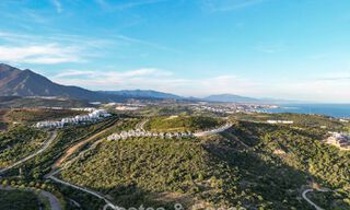 Nuevo proyecto. 17 sofisticadas villas de lujo con vistas al golf y al mar en venta en Casares, Costa del Sol 780156 