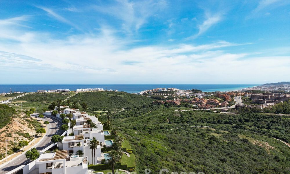 Nuevo proyecto. 17 sofisticadas villas de lujo con vistas al golf y al mar en venta en Casares, Costa del Sol 780158