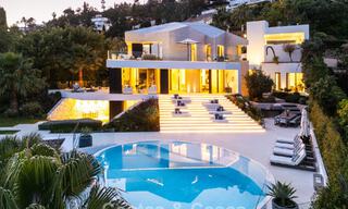 Villa de diseño vanguardista con vistas panorámicas al mar en venta en una comunidad cerrada en Benahavis - Marbella 779974 