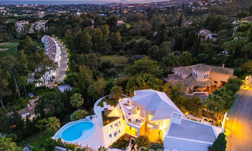 Villa de diseño vanguardista con vistas panorámicas al mar en venta en una comunidad cerrada en Benahavis - Marbella 779975