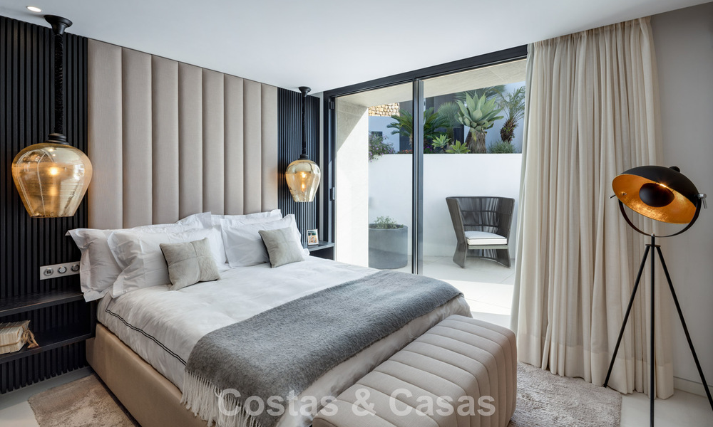 Villa de diseño vanguardista con vistas panorámicas al mar en venta en una comunidad cerrada en Benahavis - Marbella 779976