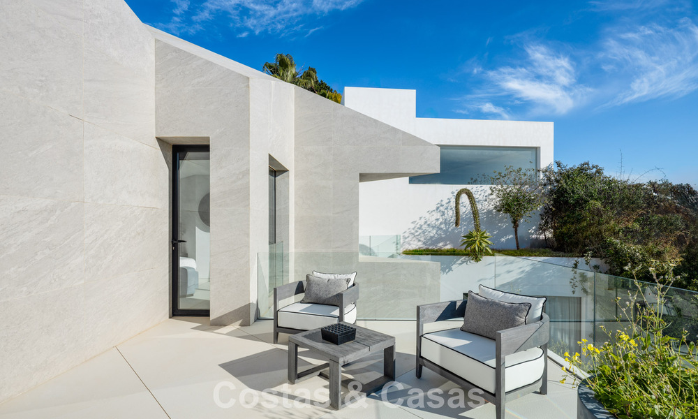 Villa de diseño vanguardista con vistas panorámicas al mar en venta en una comunidad cerrada en Benahavis - Marbella 779979