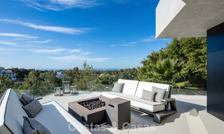 Villa de diseño vanguardista con vistas panorámicas al mar en venta en una comunidad cerrada en Benahavis - Marbella 779980 