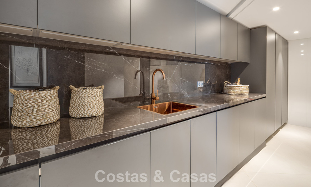 Villa de diseño vanguardista con vistas panorámicas al mar en venta en una comunidad cerrada en Benahavis - Marbella 779992