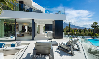 Villa de diseño vanguardista con vistas panorámicas al mar en venta en una comunidad cerrada en Benahavis - Marbella 779993 