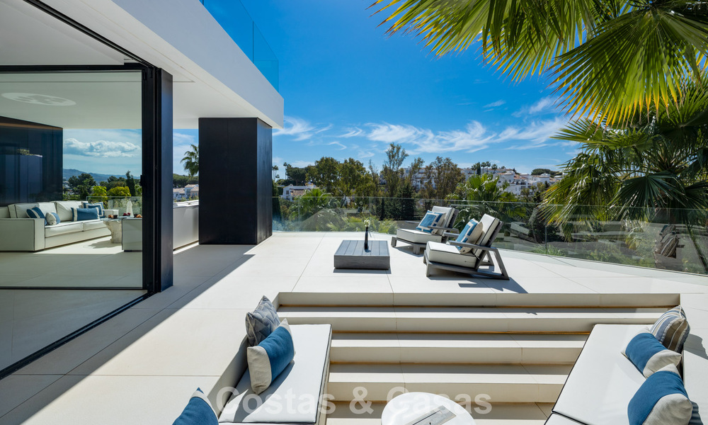 Villa de diseño vanguardista con vistas panorámicas al mar en venta en una comunidad cerrada en Benahavis - Marbella 779994