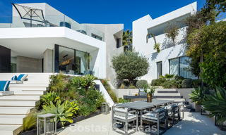 Villa de diseño vanguardista con vistas panorámicas al mar en venta en una comunidad cerrada en Benahavis - Marbella 779996 