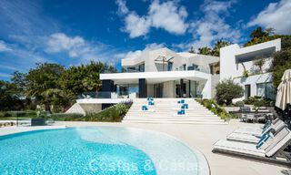 Villa de diseño vanguardista con vistas panorámicas al mar en venta en una comunidad cerrada en Benahavis - Marbella 779997 