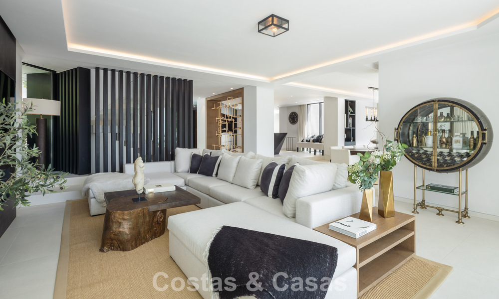 Villa de diseño vanguardista con vistas panorámicas al mar en venta en una comunidad cerrada en Benahavis - Marbella 779998