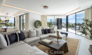 Villa de diseño vanguardista con vistas panorámicas al mar en venta en una comunidad cerrada en Benahavis - Marbella 779999 