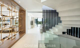 Villa de diseño vanguardista con vistas panorámicas al mar en venta en una comunidad cerrada en Benahavis - Marbella 780001 