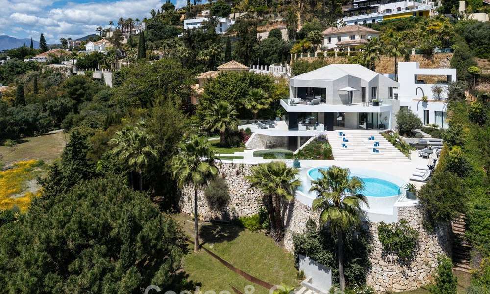 Villa de diseño vanguardista con vistas panorámicas al mar en venta en una comunidad cerrada en Benahavis - Marbella 780010