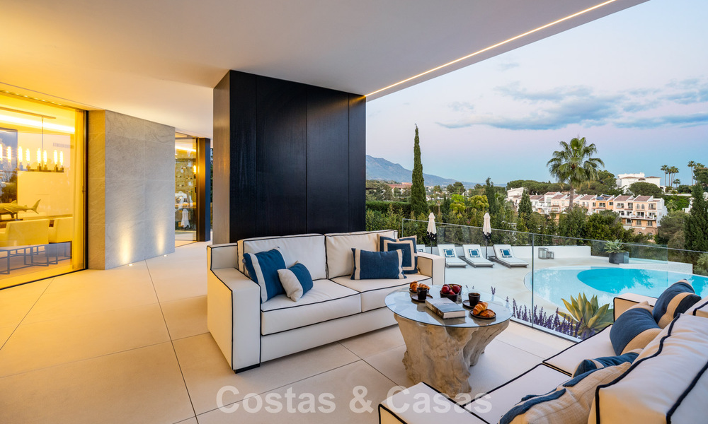 Villa de diseño vanguardista con vistas panorámicas al mar en venta en una comunidad cerrada en Benahavis - Marbella 780015