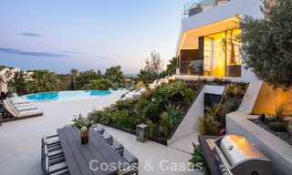 Villa de diseño vanguardista con vistas panorámicas al mar en venta en una comunidad cerrada en Benahavis - Marbella 780016 