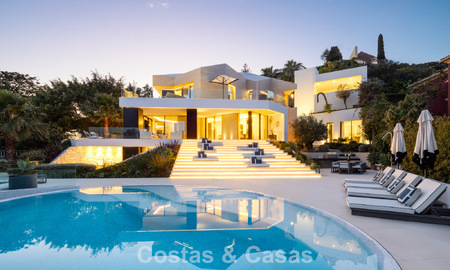 Villa de diseño vanguardista con vistas panorámicas al mar en venta en una comunidad cerrada en Benahavis - Marbella 780017