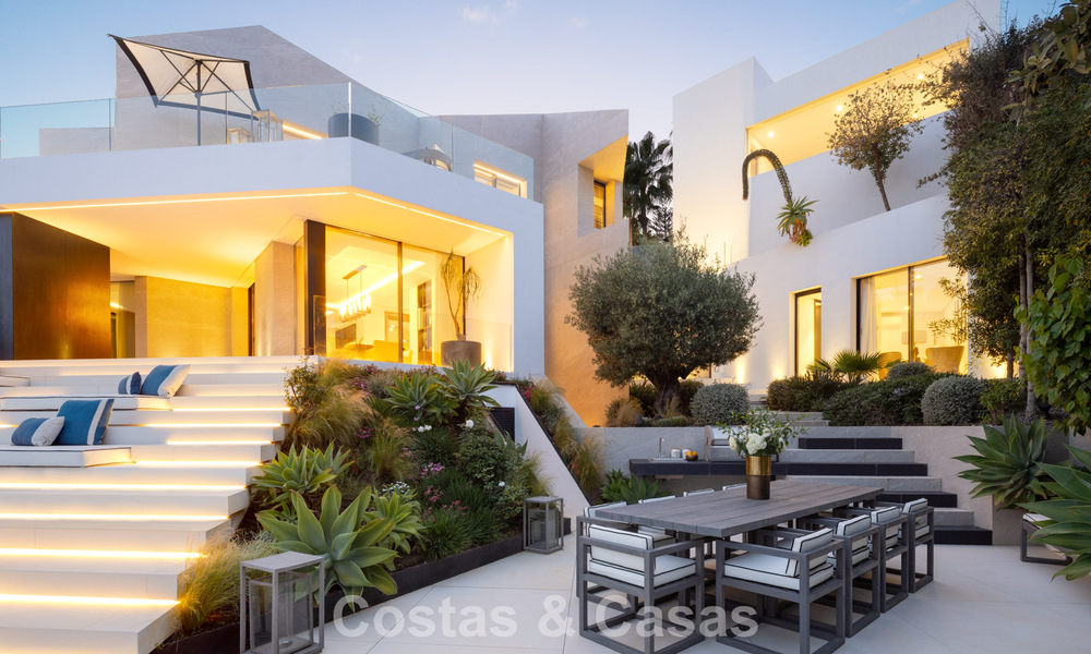 Villa de diseño vanguardista con vistas panorámicas al mar en venta en una comunidad cerrada en Benahavis - Marbella 780018