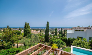 Villa de lujo lista para entrar a vivir con estilo ibicenco en venta en una urbanización muy solicitada de Benahavis - Marbella 780023 