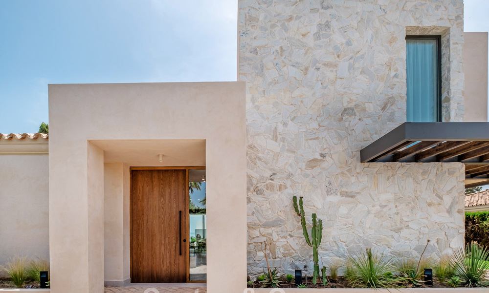 Villa de lujo lista para entrar a vivir con estilo ibicenco en venta en una urbanización muy solicitada de Benahavis - Marbella 780035