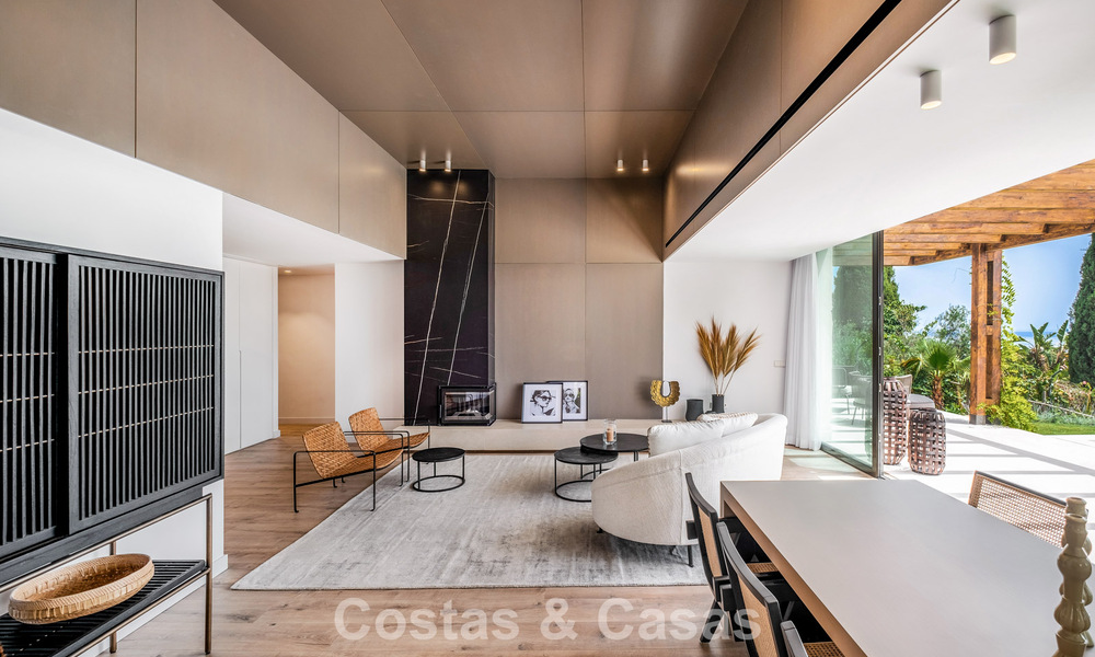 Villa de lujo lista para entrar a vivir con estilo ibicenco en venta en una urbanización muy solicitada de Benahavis - Marbella 780036
