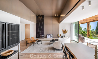 Villa de lujo lista para entrar a vivir con estilo ibicenco en venta en una urbanización muy solicitada de Benahavis - Marbella 780036 
