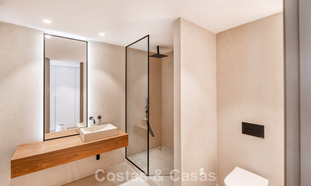 Villa de lujo lista para entrar a vivir con estilo ibicenco en venta en una urbanización muy solicitada de Benahavis - Marbella 780043