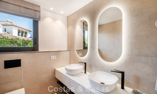 Villa de lujo lista para entrar a vivir con estilo ibicenco en venta en una urbanización muy solicitada de Benahavis - Marbella 780045 