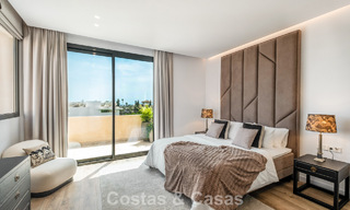Villa de lujo lista para entrar a vivir con estilo ibicenco en venta en una urbanización muy solicitada de Benahavis - Marbella 780047 