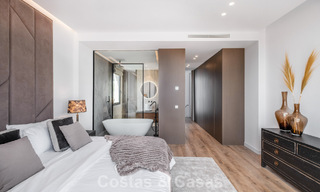 Villa de lujo lista para entrar a vivir con estilo ibicenco en venta en una urbanización muy solicitada de Benahavis - Marbella 780049 