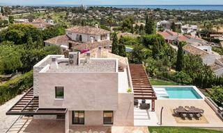 Villa de lujo lista para entrar a vivir con estilo ibicenco en venta en una urbanización muy solicitada de Benahavis - Marbella 780052 