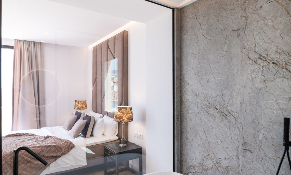 Villa de lujo lista para entrar a vivir con estilo ibicenco en venta en una urbanización muy solicitada de Benahavis - Marbella 780053
