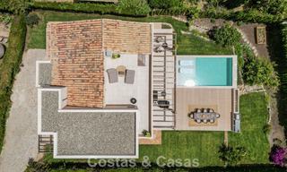 Villa de lujo lista para entrar a vivir con estilo ibicenco en venta en una urbanización muy solicitada de Benahavis - Marbella 780055 