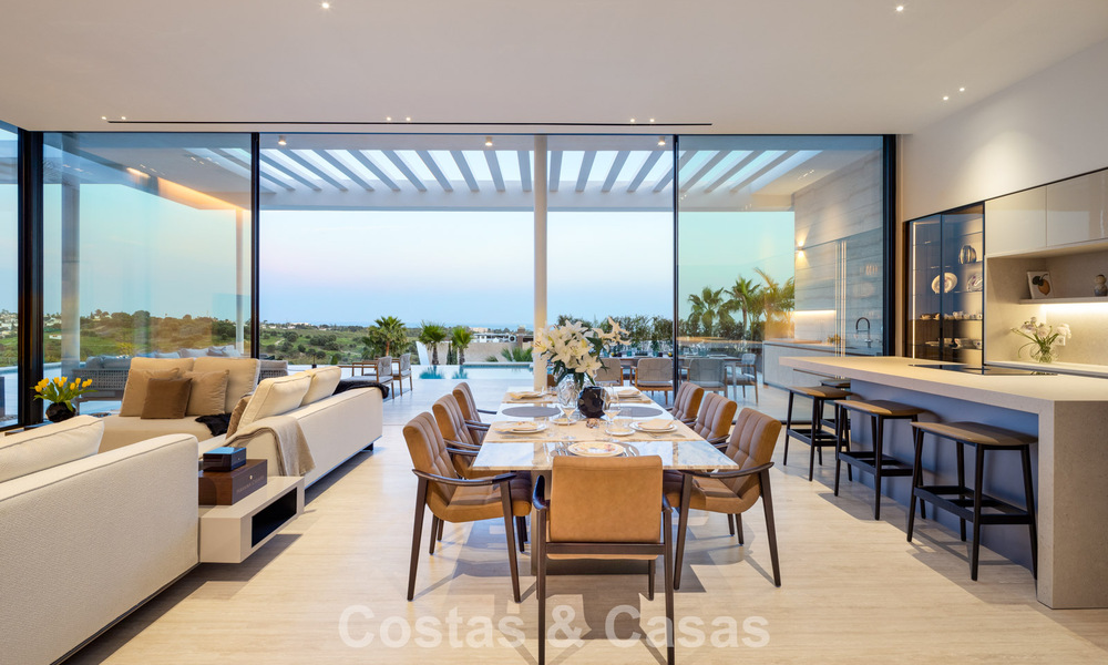 Villa de lujo de alta gama con vistas panorámicas en venta en un resort de golf en la Milla de Oro en Benahavis - Marbella 780109