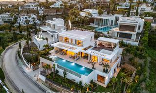 Villa de lujo de alta gama con vistas panorámicas en venta en un resort de golf en la Milla de Oro en Benahavis - Marbella 780113 