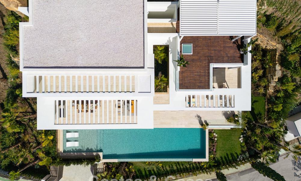 Villa de lujo de alta gama con vistas panorámicas en venta en un resort de golf en la Milla de Oro en Benahavis - Marbella 780116