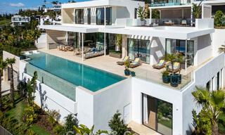 Villa de lujo de alta gama con vistas panorámicas en venta en un resort de golf en la Milla de Oro en Benahavis - Marbella 780117 