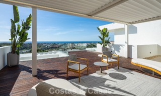 Villa de lujo de alta gama con vistas panorámicas en venta en un resort de golf en la Milla de Oro en Benahavis - Marbella 780120 