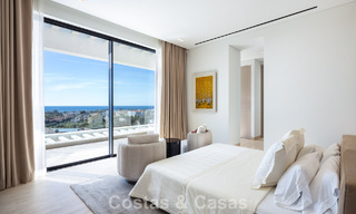 Villa de lujo de alta gama con vistas panorámicas en venta en un resort de golf en la Milla de Oro en Benahavis - Marbella 780121 