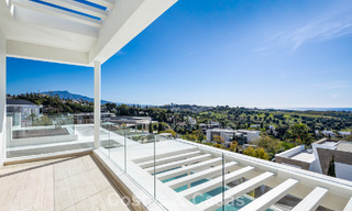 Villa de lujo de alta gama con vistas panorámicas en venta en un resort de golf en la Milla de Oro en Benahavis - Marbella 780124 
