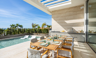 Villa de lujo de alta gama con vistas panorámicas en venta en un resort de golf en la Milla de Oro en Benahavis - Marbella 780125 