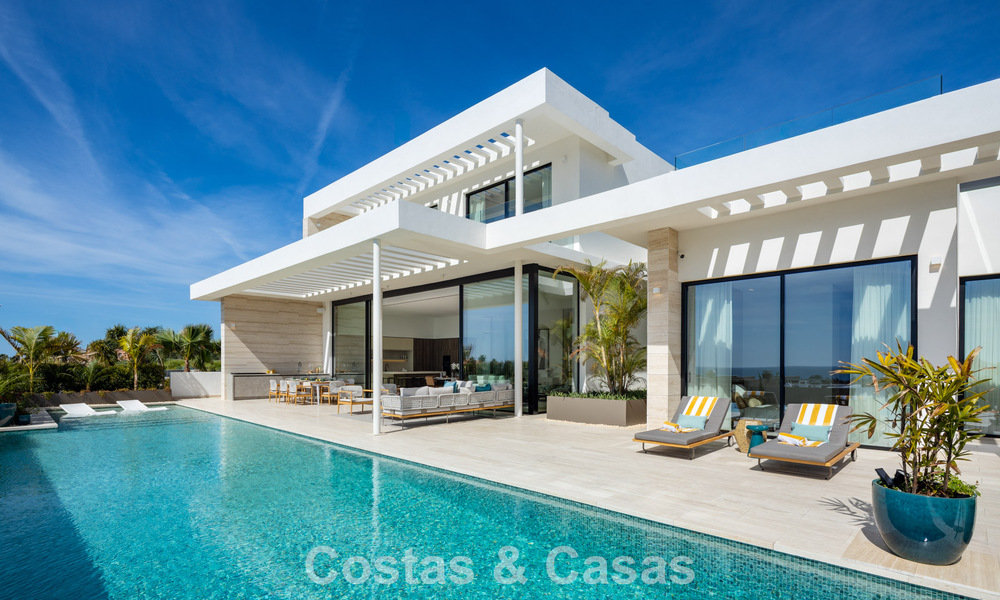 Villa de lujo de alta gama con vistas panorámicas en venta en un resort de golf en la Milla de Oro en Benahavis - Marbella 780129