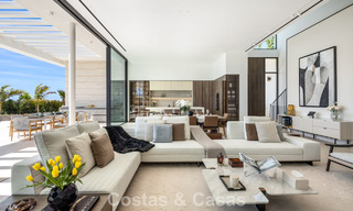 Villa de lujo de alta gama con vistas panorámicas en venta en un resort de golf en la Milla de Oro en Benahavis - Marbella 780131 
