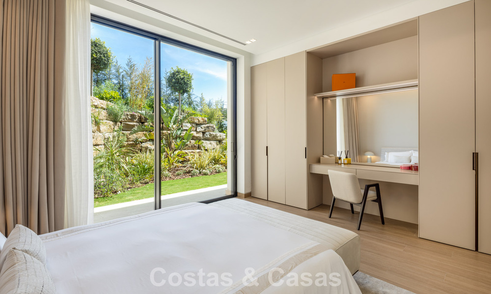 Villa de lujo de alta gama con vistas panorámicas en venta en un resort de golf en la Milla de Oro en Benahavis - Marbella 780135