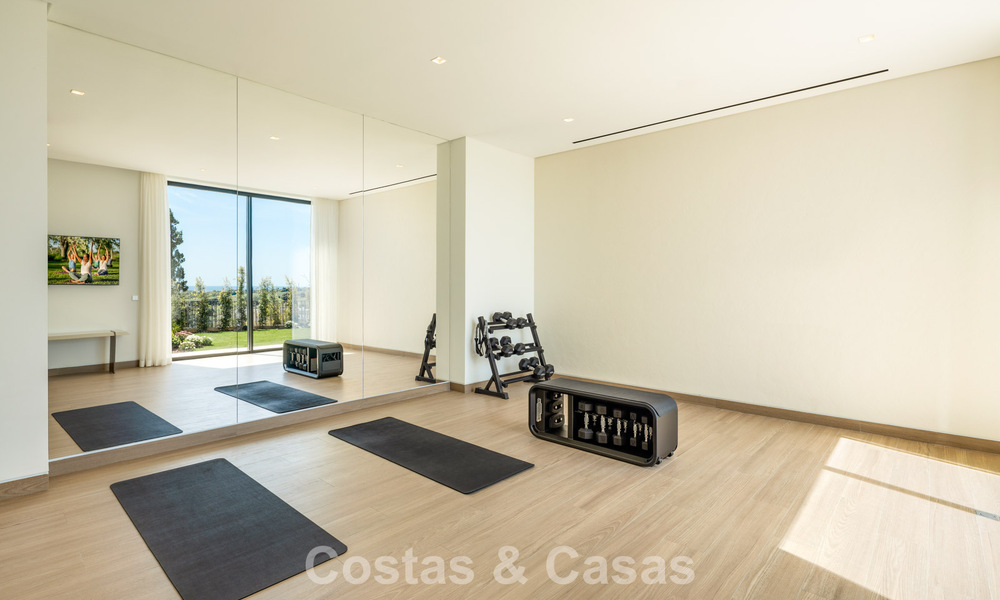 Villa de lujo de alta gama con vistas panorámicas en venta en un resort de golf en la Milla de Oro en Benahavis - Marbella 780138