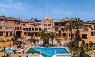 Apartamento de primera clase con vistas panorámicas al mar en venta en el Valle del Golf de Nueva Andalucía, Marbella 780279 